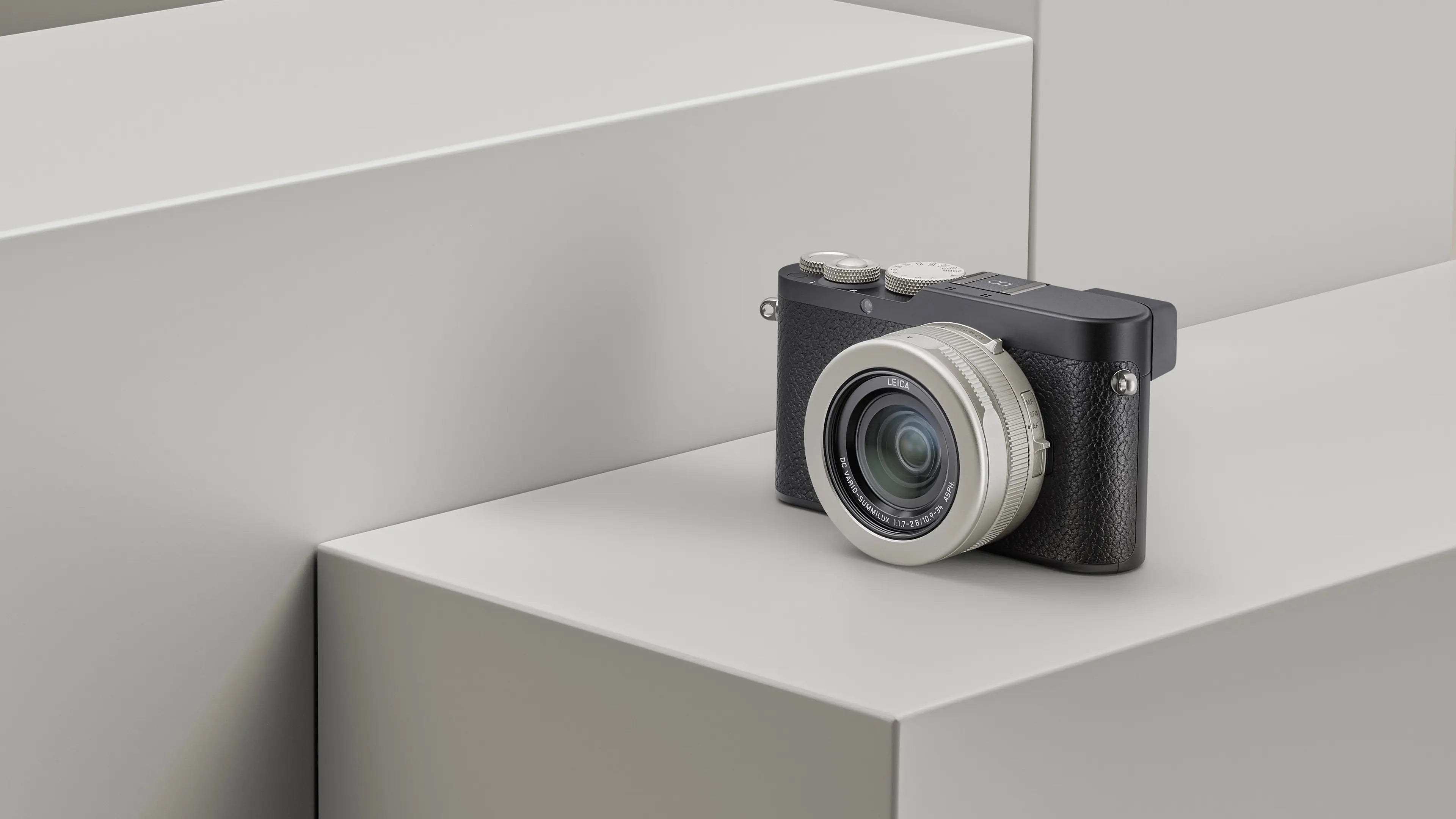 LEICA D-LUX