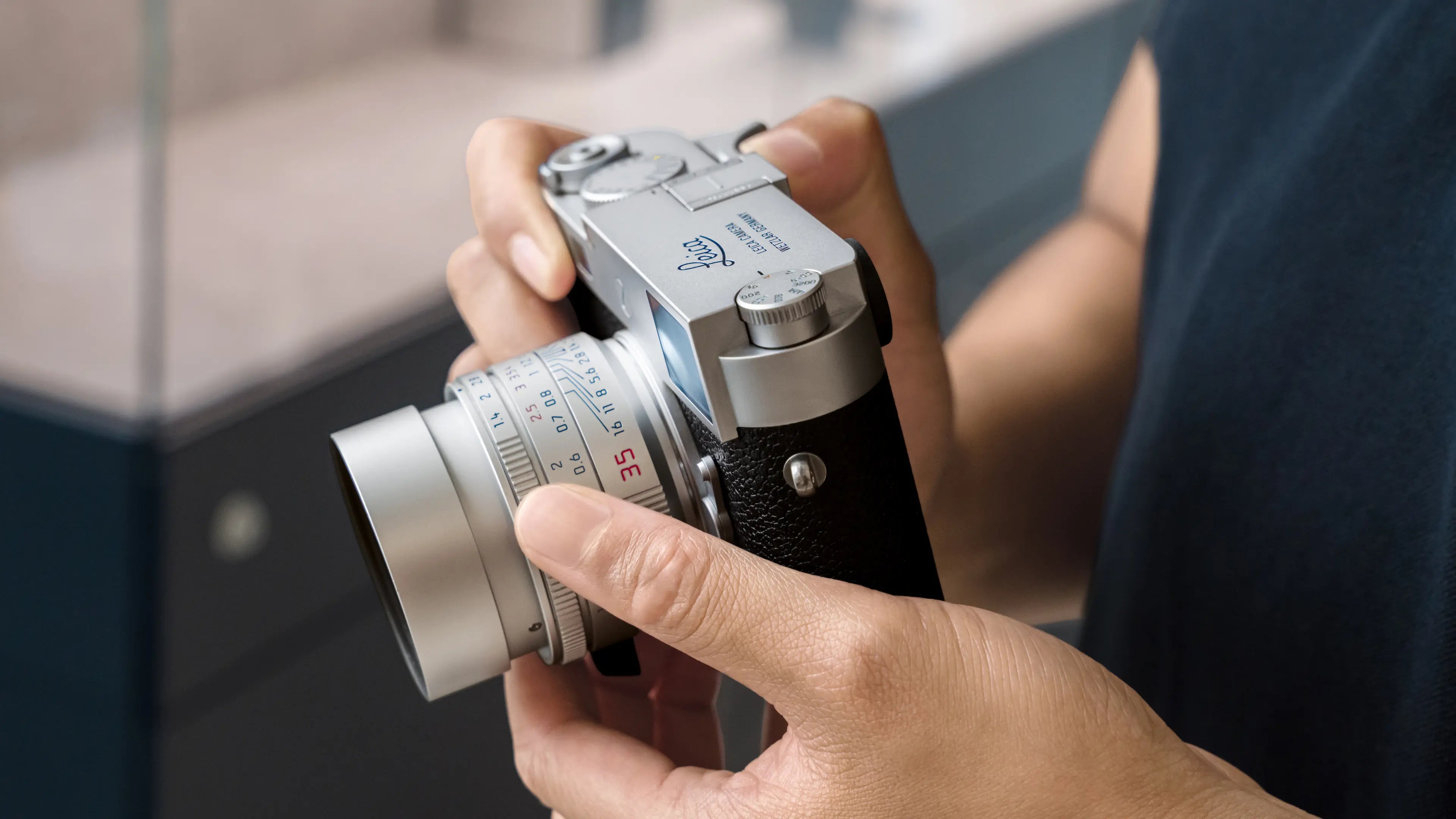 Leica Chat