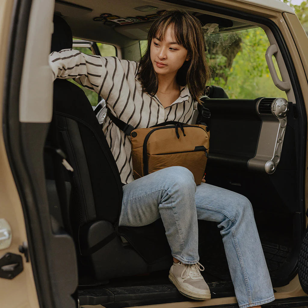 PEAK DESIGN EVERYDAY SLING 6L COYOTE