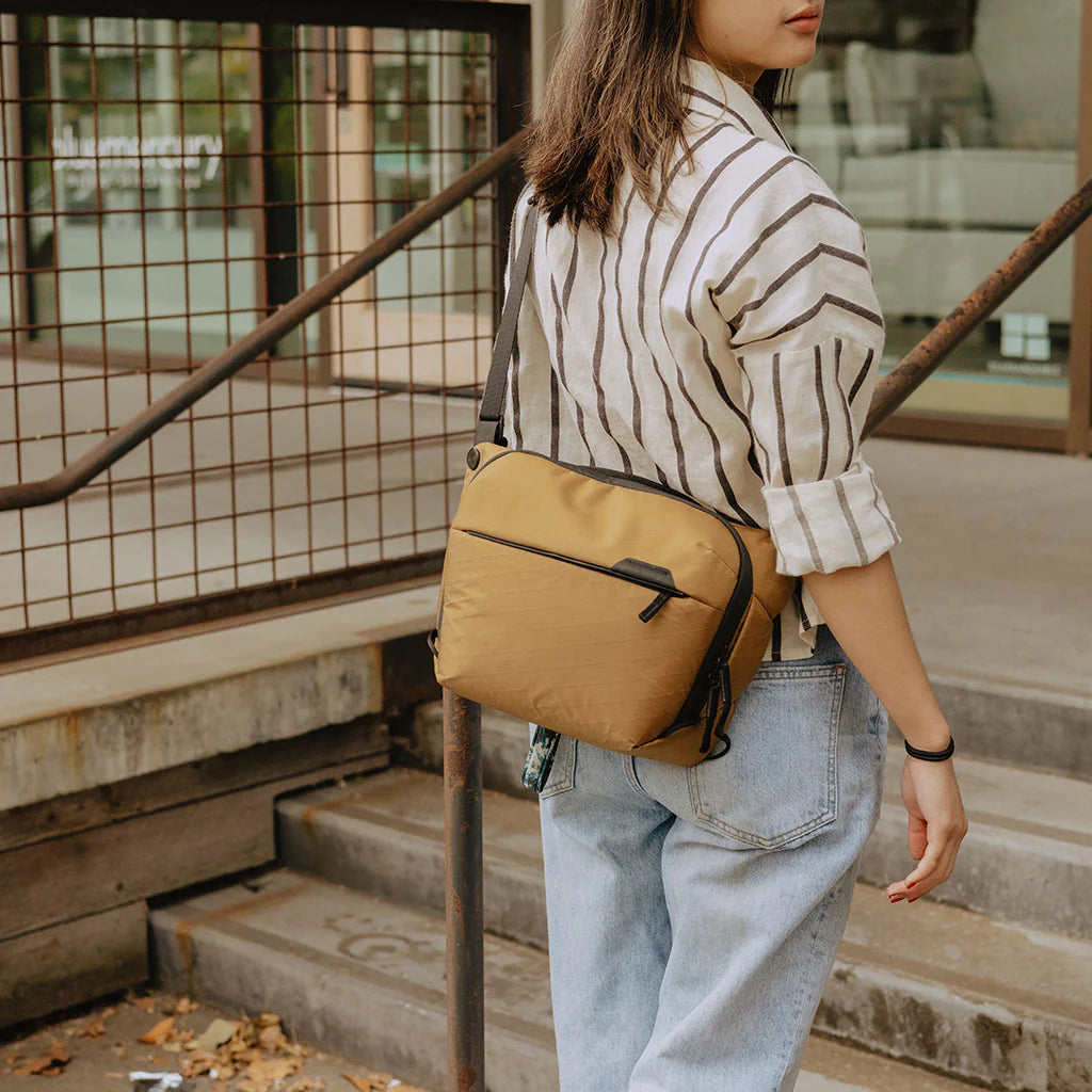 PEAK DESIGN EVERYDAY SLING 6L COYOTE